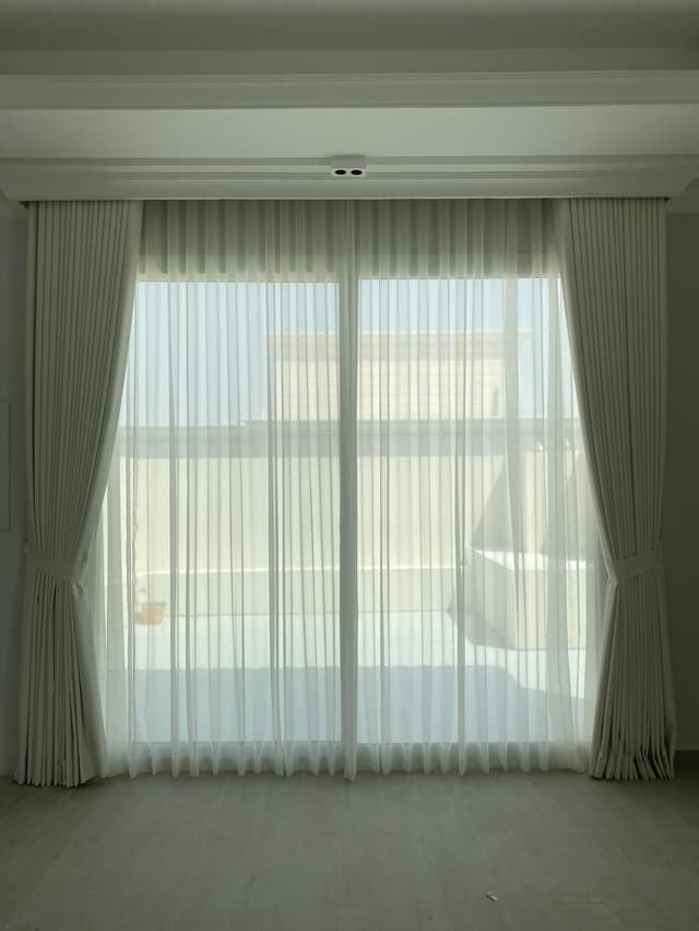 Curtain 4